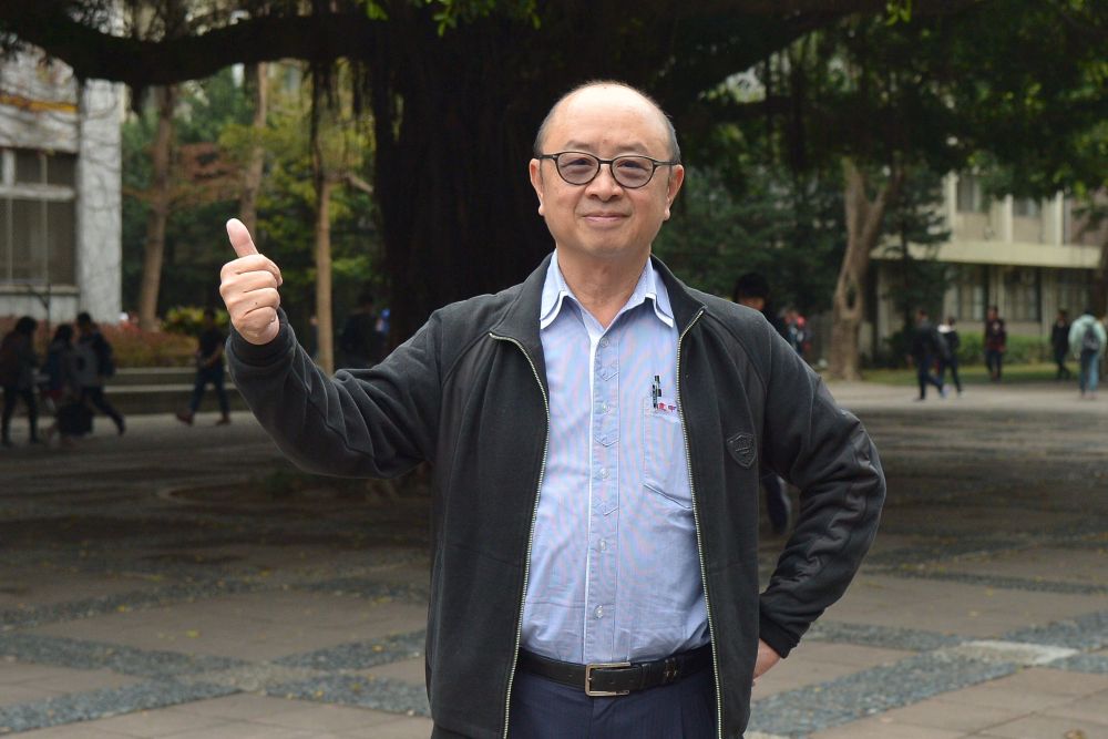 攜帶千金過沙漠 不如一杯水  德愛獎助金計畫  願有多大  力量就有多大｜專訪傑出校友 厚生集團總裁 徐正冠學長